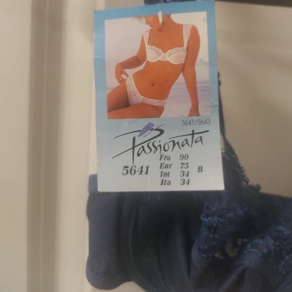 Navy blue lace bra 34b - Picture 3 of 3